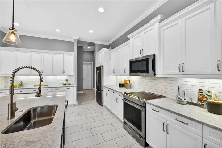 14792  Spinnaker  WAY, Naples, FL 34114