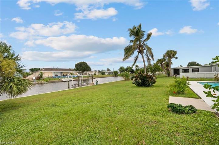 135  Godfrey NE AVE, PORT CHARLOTTE, FL 33952