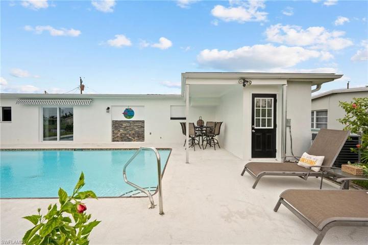 135  Godfrey NE AVE, PORT CHARLOTTE, FL 33952
