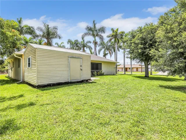 305 16th Pl, Cape Coral, Florida 33990