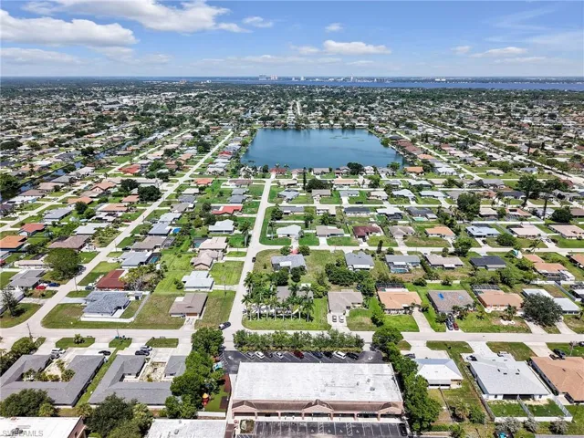 305 16th Pl, Cape Coral, Florida 33990