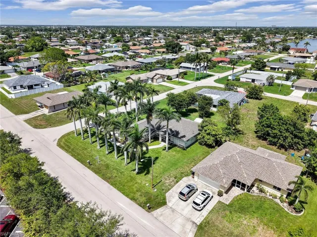 305 16th Pl, Cape Coral, Florida 33990
