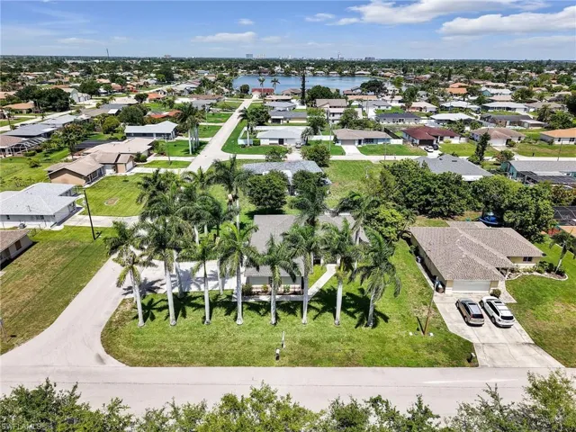 305 16th Pl, Cape Coral, Florida 33990