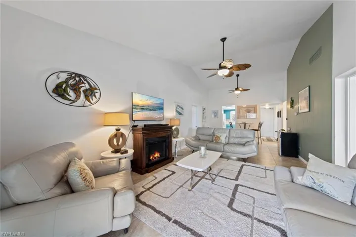 402 SE 42nd  TER, Cape Coral, FL 33904
