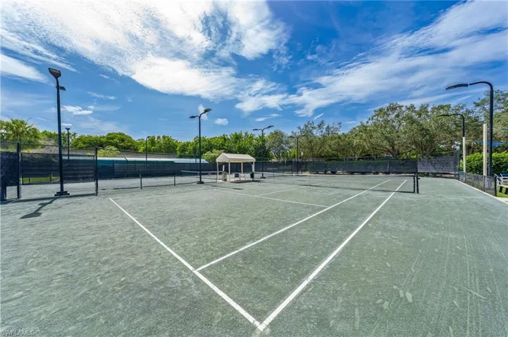 Pelican Marsh has 8 Har-tru tennis courts
