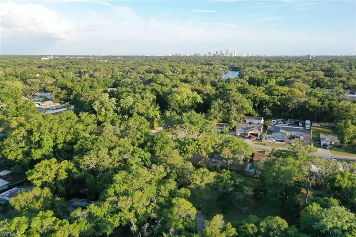 Close to Busch Gardens/Adventure Island, Tampa Zoo