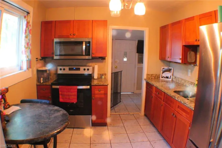 Stainless steel appliances and granite countertops!