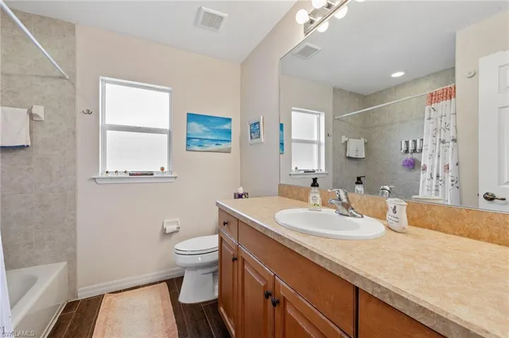 Second Bathroom with combination tub/shower