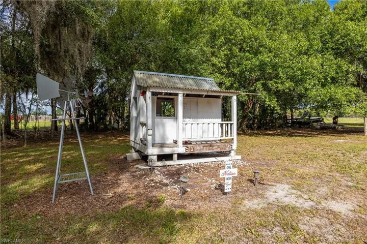White small Utility/Small Playhouse