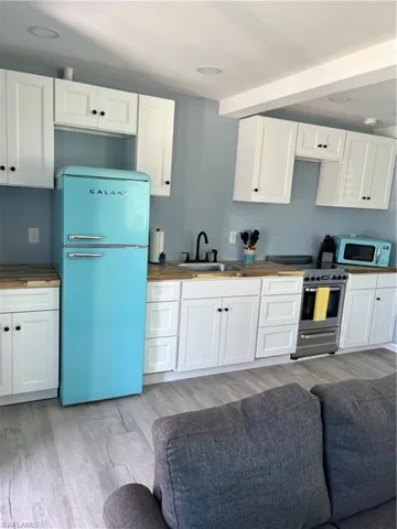 610  Donax  ST, Sanibel, FL 33957