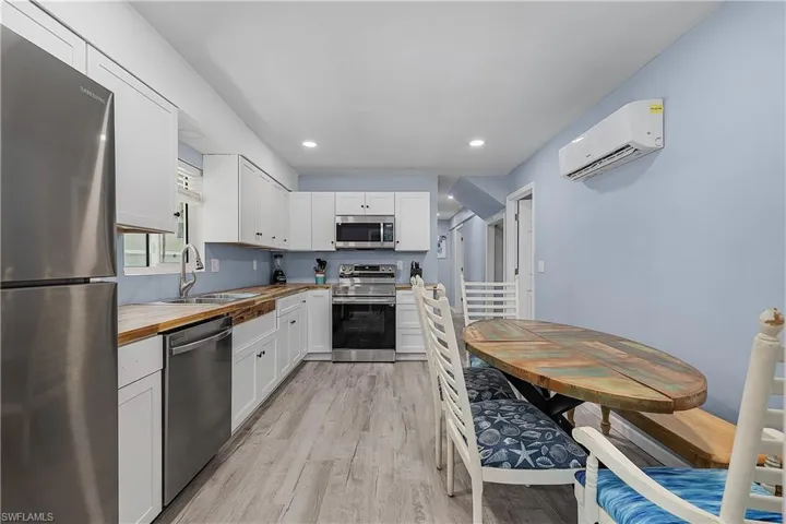 610  Donax  ST, Sanibel, FL 33957