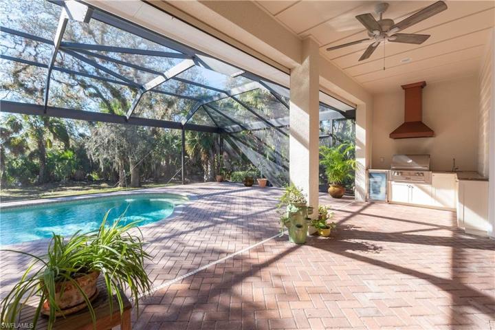 OUTDOOR KITCHEN