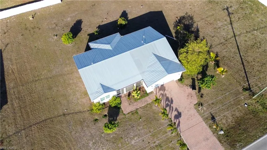Aerial view of property and surrounding area