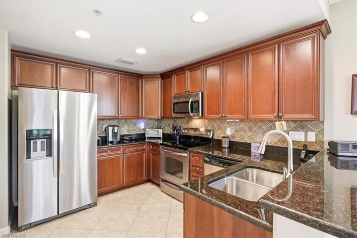 6622 Alden Woods Cir 101, Naples, Florida 34113