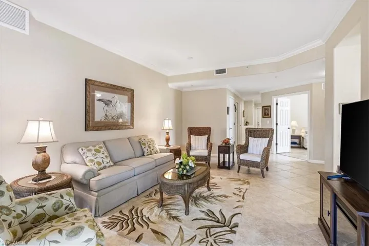 6622 Alden Woods Cir 101, Naples, Florida 34113