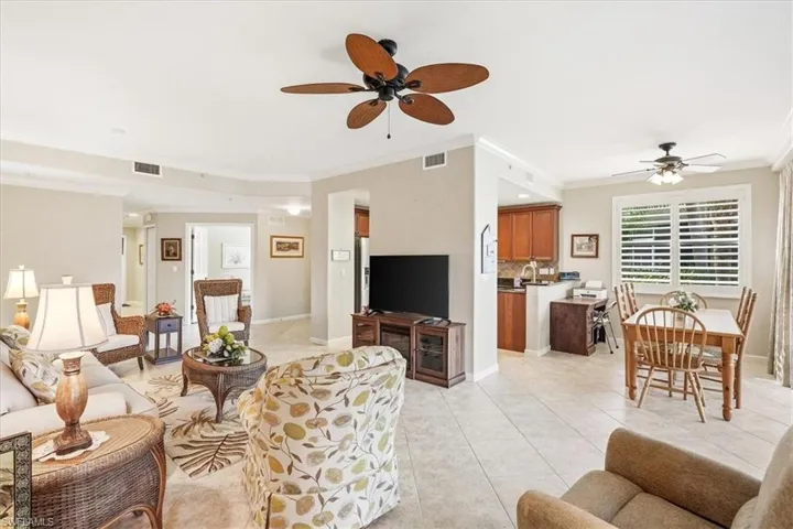 6622 Alden Woods Cir 101, Naples, Florida 34113