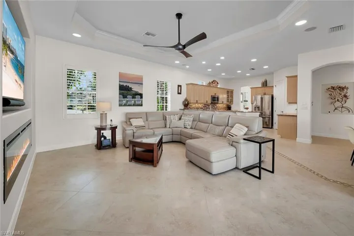 15949  Paseo  LN, Naples, FL 34110