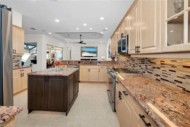 15949  Paseo  LN, Naples, FL 34110