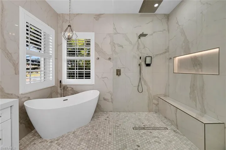 15949  Paseo  LN, Naples, FL 34110