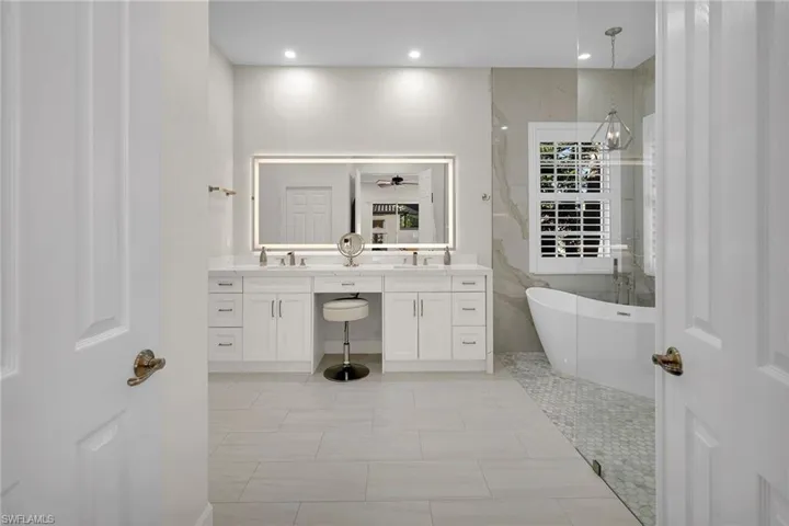 15949  Paseo  LN, Naples, FL 34110