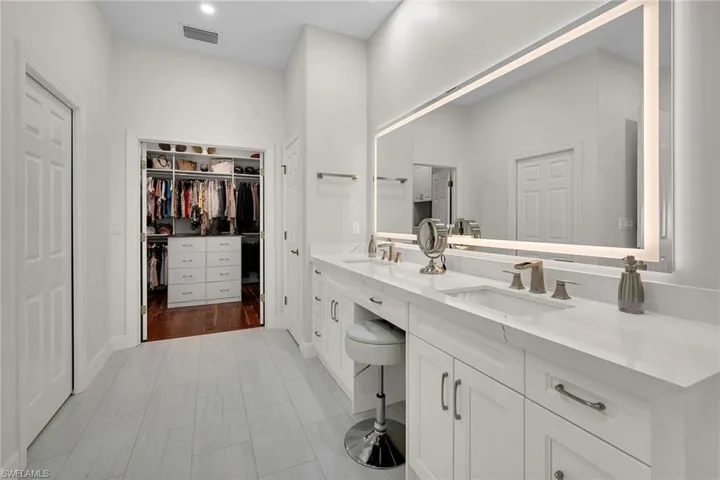 15949  Paseo  LN, Naples, FL 34110