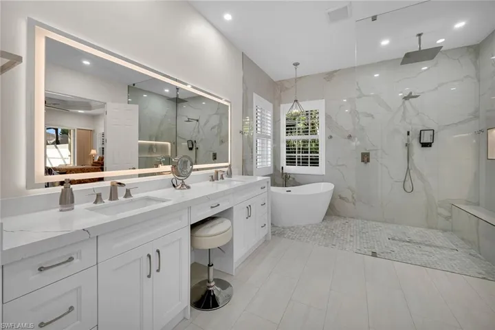 15949  Paseo  LN, Naples, FL 34110