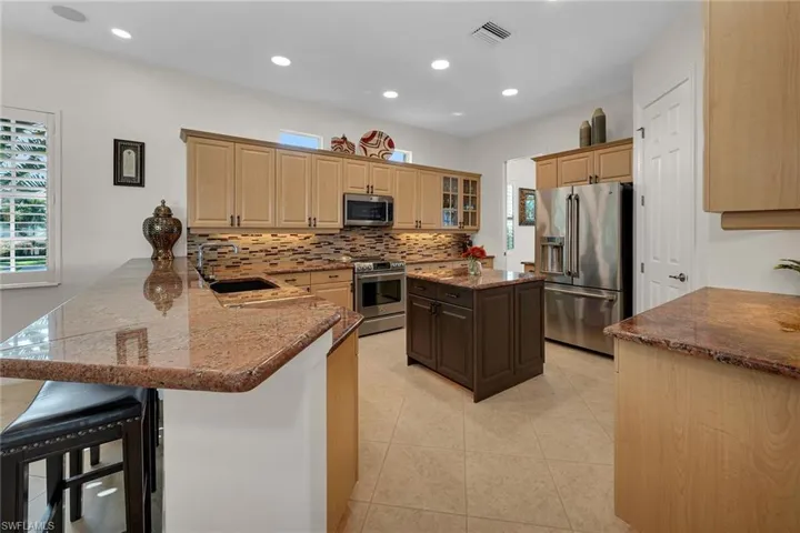 15949  Paseo  LN, Naples, FL 34110