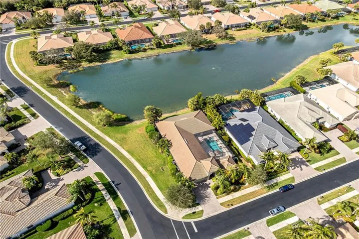 15949  Paseo  LN, Naples, FL 34110