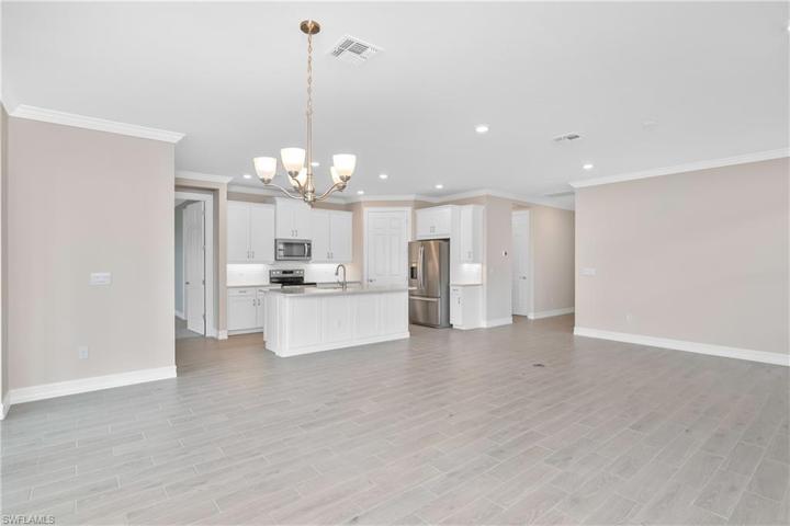 260  Tamarindo  LN, Naples, FL 34114