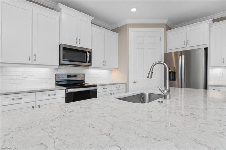 260  Tamarindo  LN, Naples, FL 34114