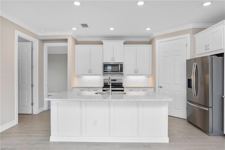 260  Tamarindo  LN, Naples, FL 34114