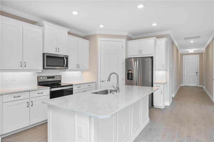 260  Tamarindo  LN, Naples, FL 34114