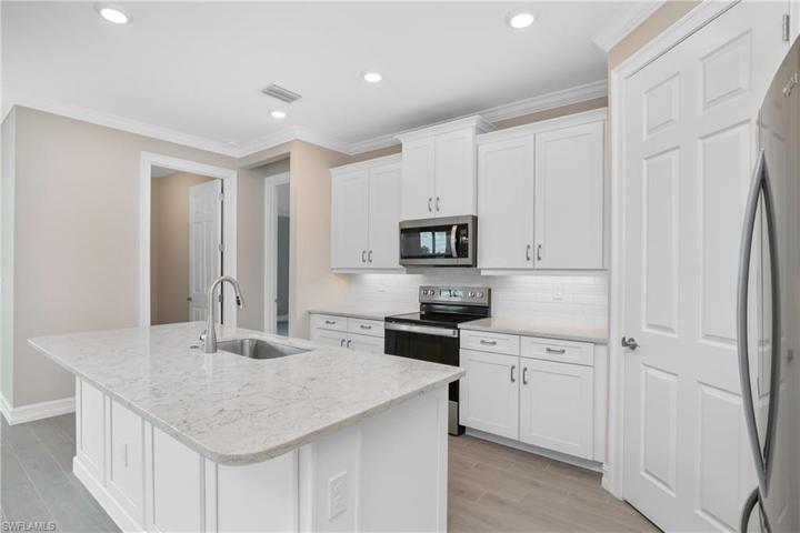 260  Tamarindo  LN, Naples, FL 34114