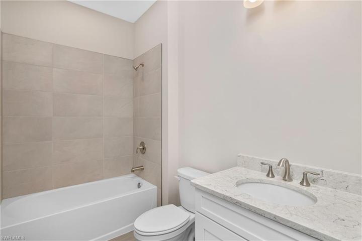 260  Tamarindo  LN, Naples, FL 34114
