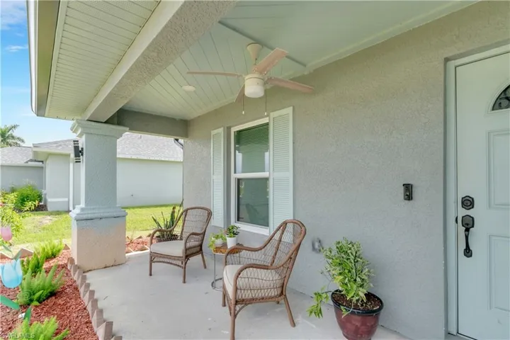 View of portal with ceiling fan