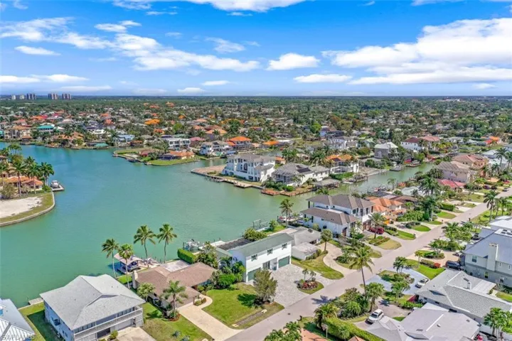287  Trade Winds  AVE, Naples, FL 34108