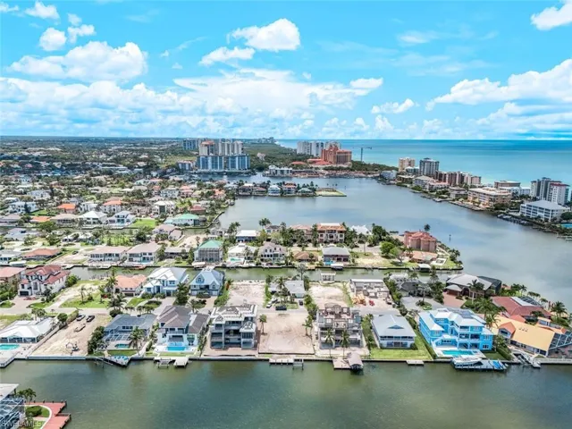 287  Trade Winds  AVE, Naples, FL 34108