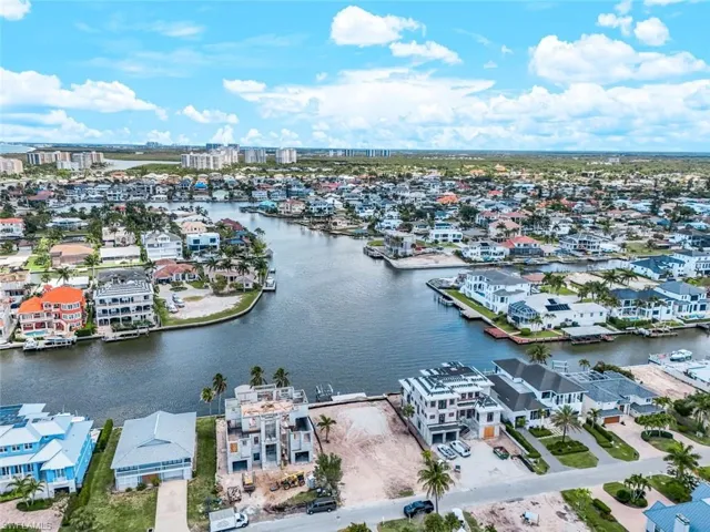287  Trade Winds  AVE, Naples, FL 34108