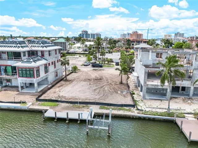 287  Trade Winds  AVE, Naples, FL 34108