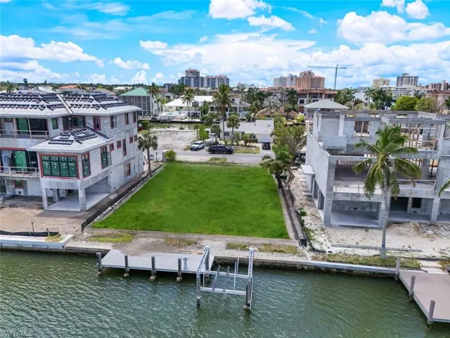 287  Trade Winds  AVE, Naples, FL 34108