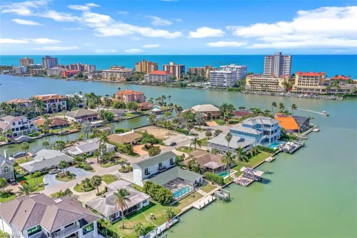 287  Trade Winds  AVE, Naples, FL 34108