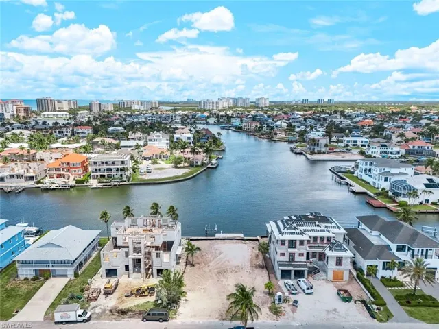 287  Trade Winds  AVE, Naples, FL 34108