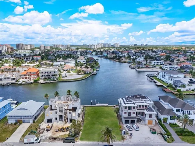 287  Trade Winds  AVE, Naples, FL 34108