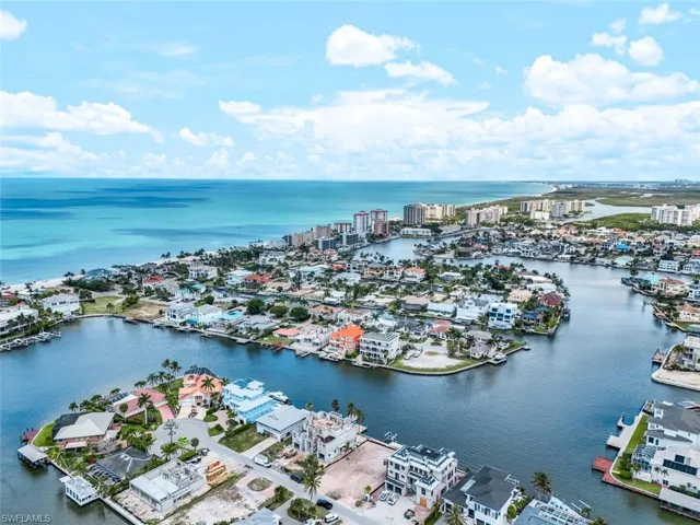 287  Trade Winds  AVE, Naples, FL 34108