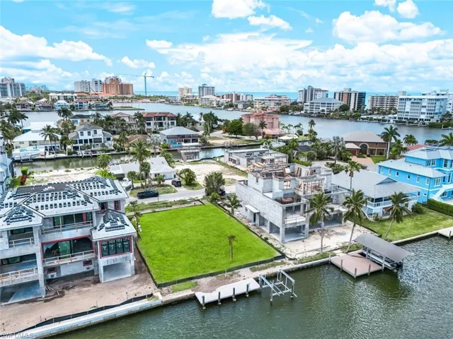 287  Trade Winds  AVE, Naples, FL 34108