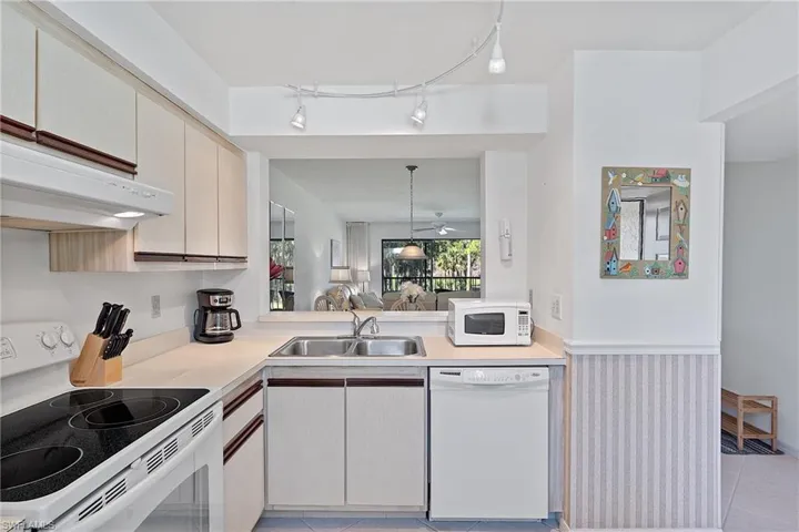 221 Fox Glen DR # 2209, NAPLES FL 34104