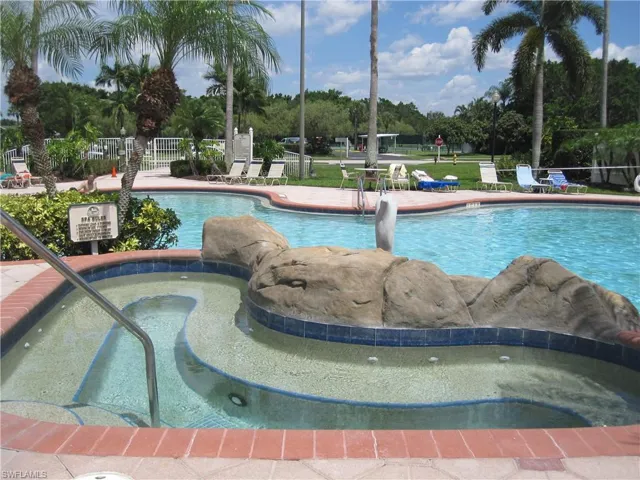 Pool & hot tub at Parker Lakes Fantasy Island