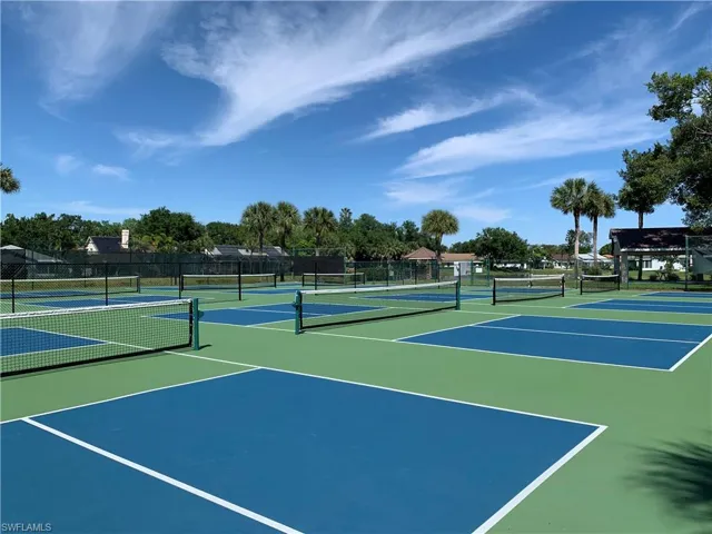 8 pickleball courts