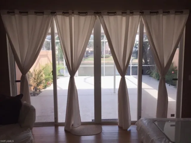 LARGE SCREENED LANAI W/ELITE ROOF OVERLOOKING LAKE W TABLE, 6 CHAIRS & S/S BBQ GRILL