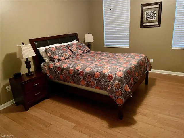 MASTER BEDROOM (Queen Size Bed)